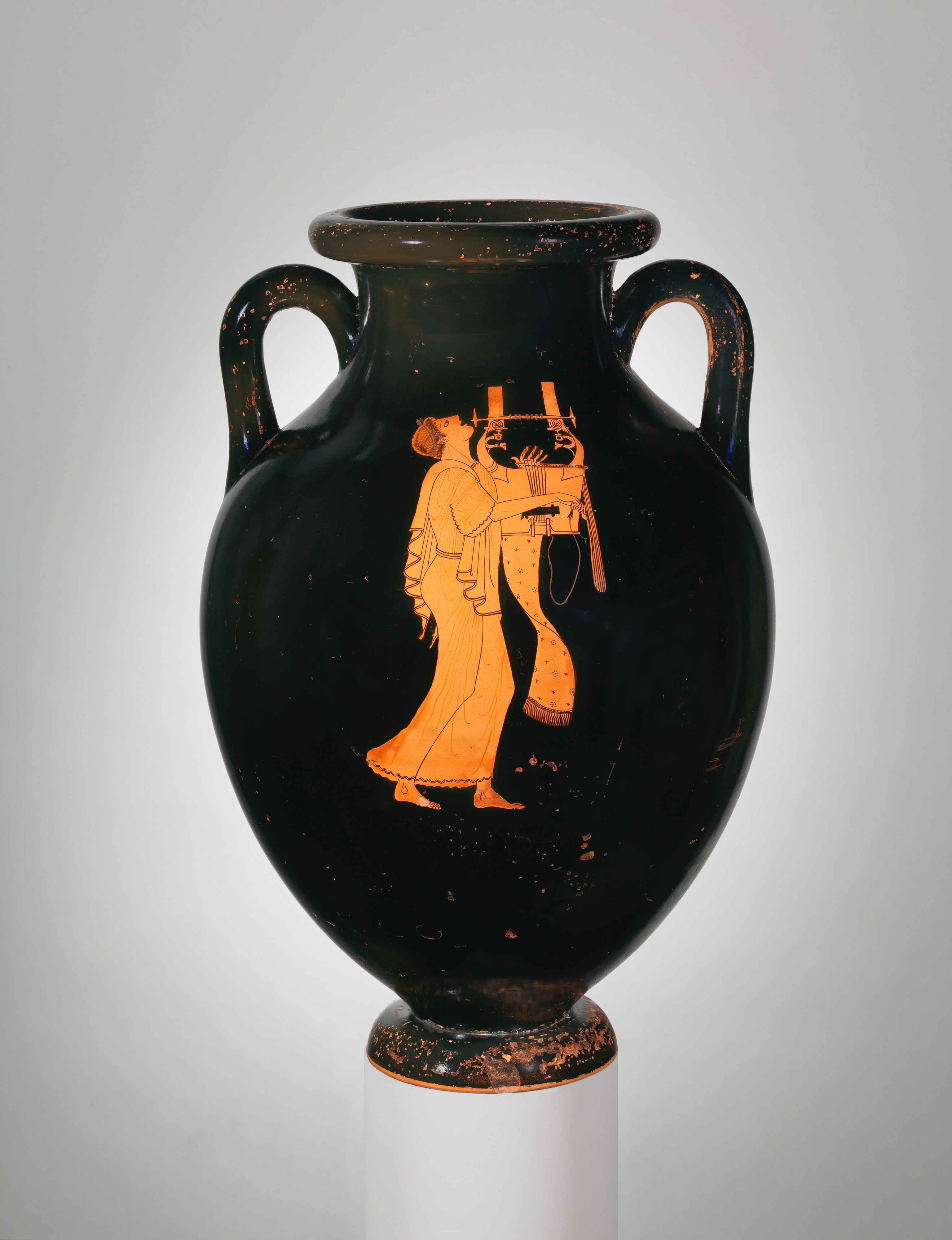 Red-figure amphora showing a kithara player
